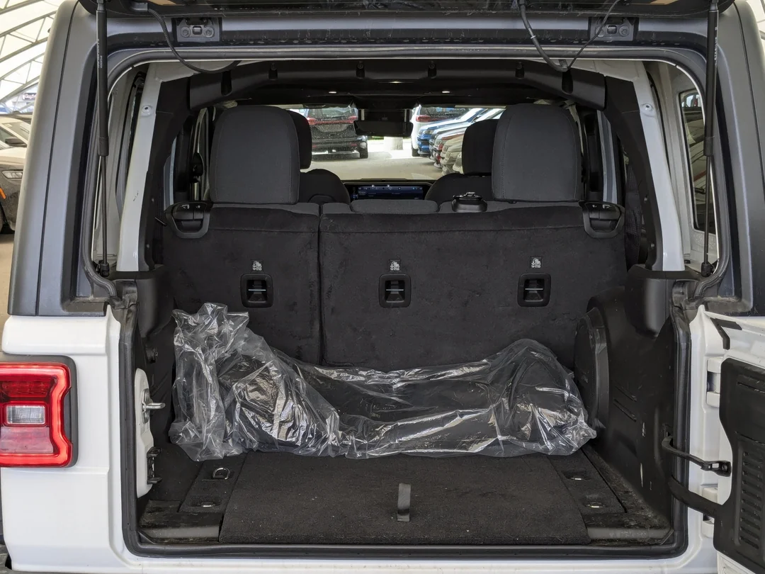Certified Used 2024 White Jeep Rubicon - - Tech Grp - Safety Grp - Alpine Audio - Blind Spot & More! image 27