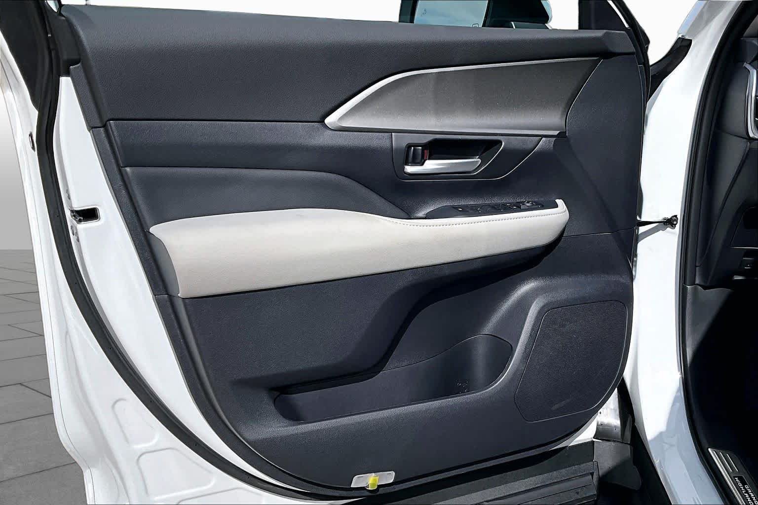 New 2026 Wind Chill Pearl Toyota XLE image 10