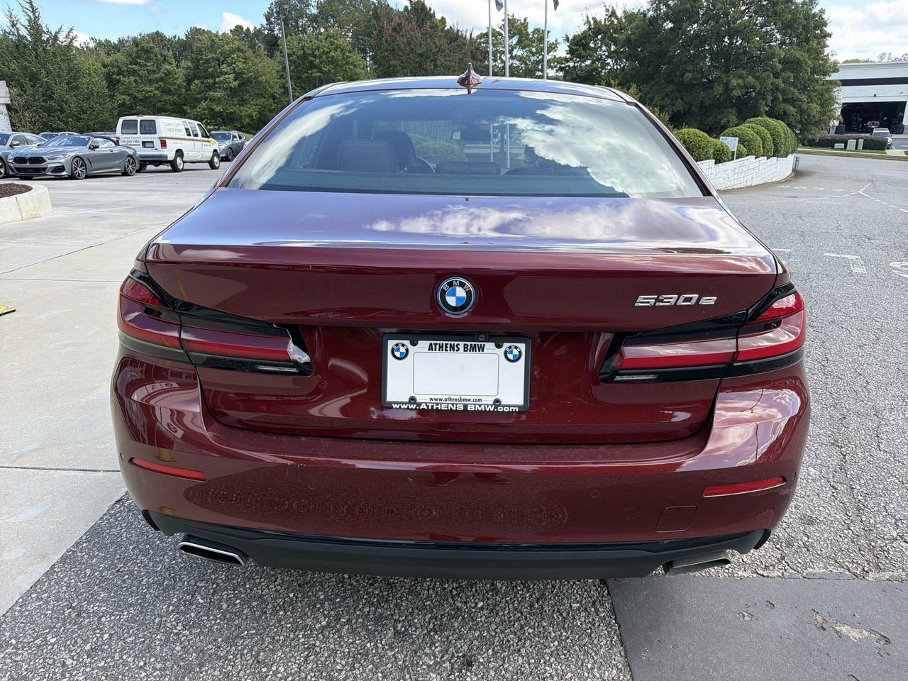 Used 2023 Aventurin Red Metallic BMW 530e image 2