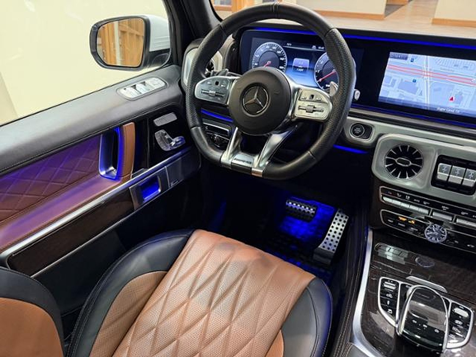 Certified Used 2024 MANUFAKTUR Moonlight White Metallic Mercedes-Benz 4MATIC® image 12