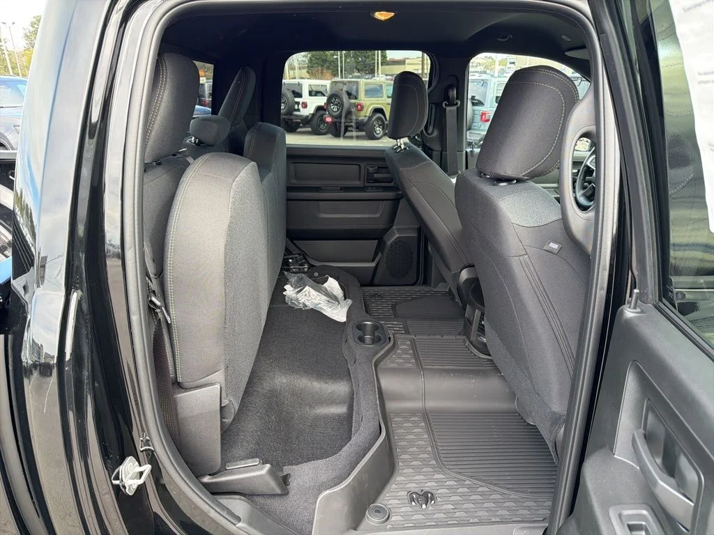 New 2026 Diamond Black Crystal Pearl-Coat Exterior Paint RAM Tradesman image 18