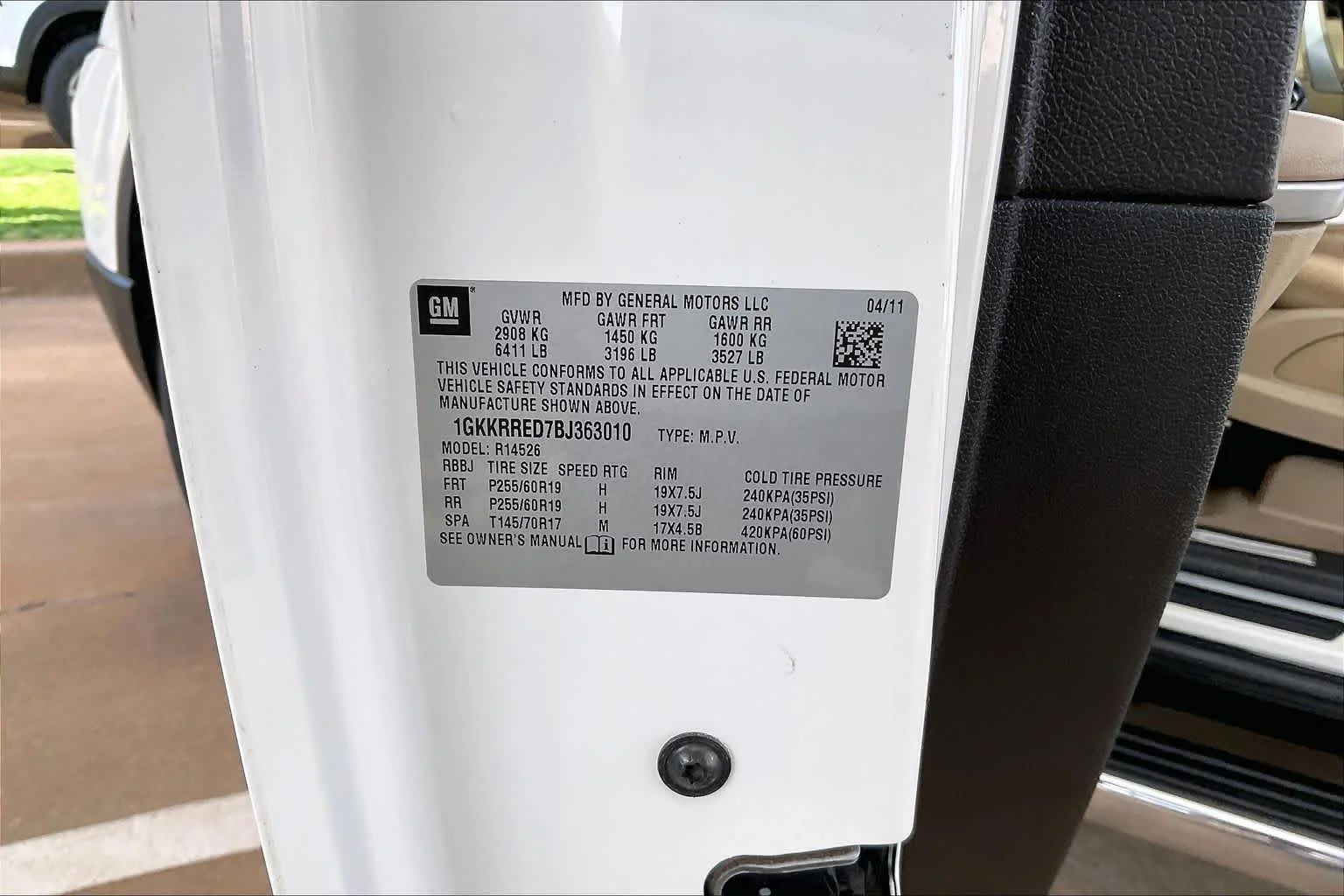 Used 2011 Summit White GMC SLT1 image 32