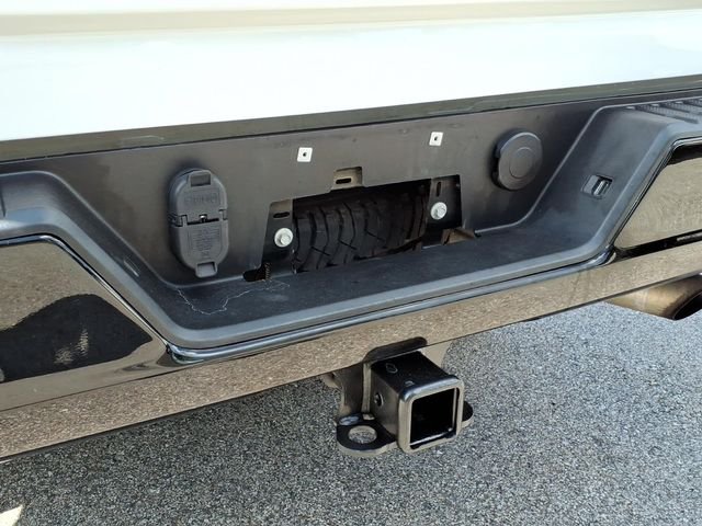 Used 2024 Summit White Chevrolet Custom image 12