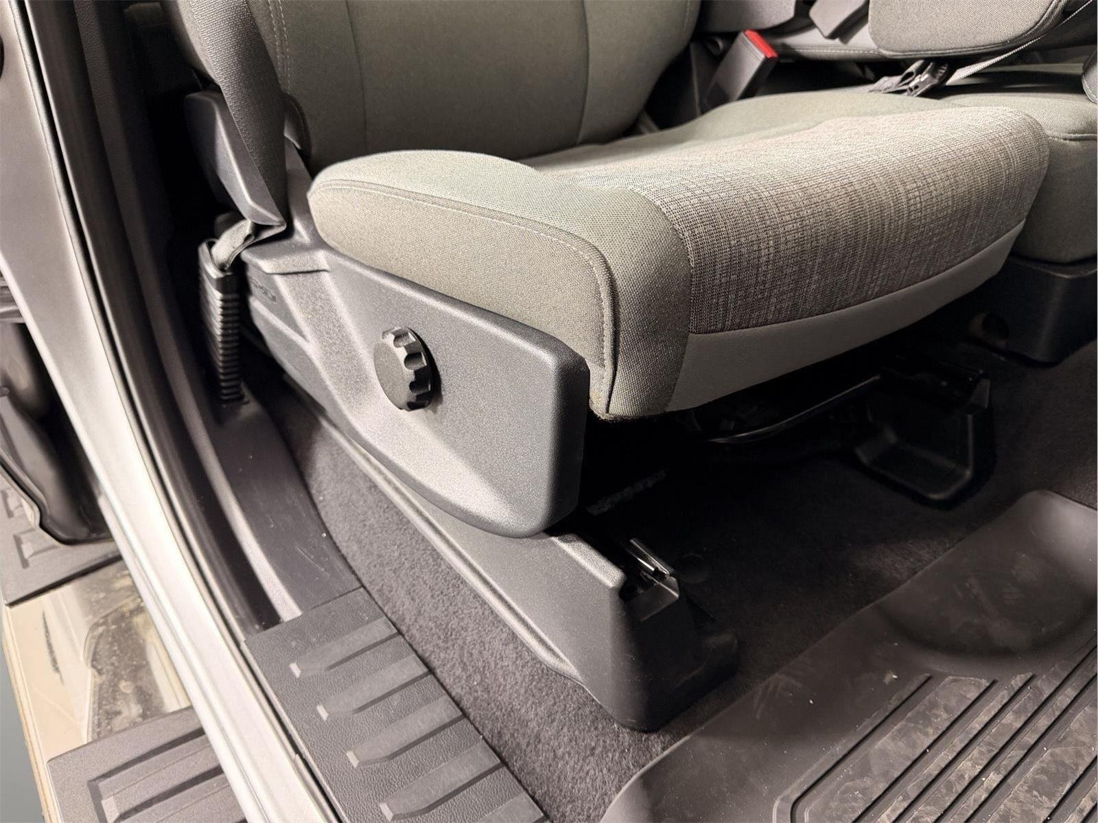 Used 2023 Iconic Silver Ford XLT image 23