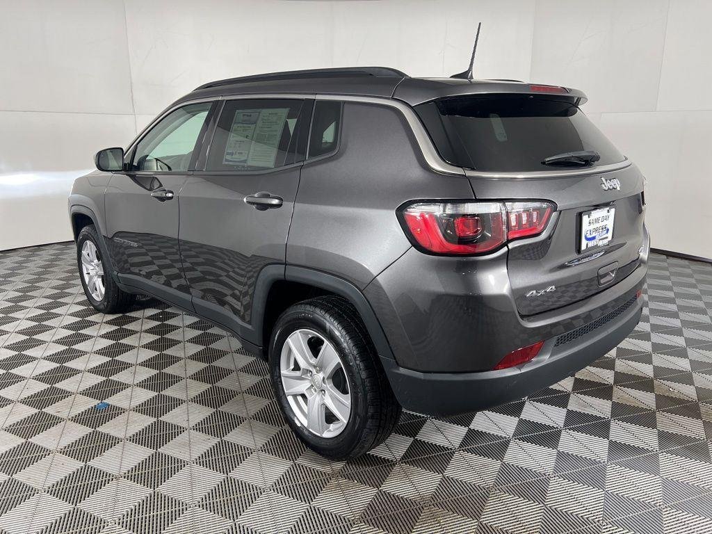 Used 2022 Granite Crystal Metallic Clear Jeep Latitude image 22