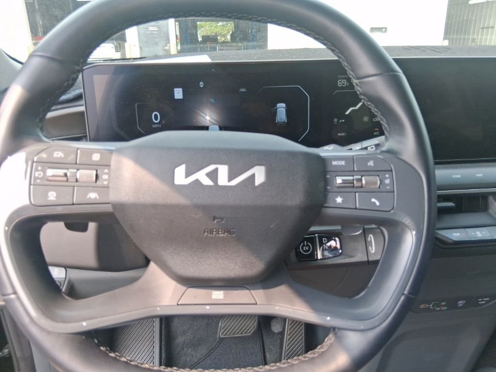 Used 2024 Black Kia Light Long Range image 9