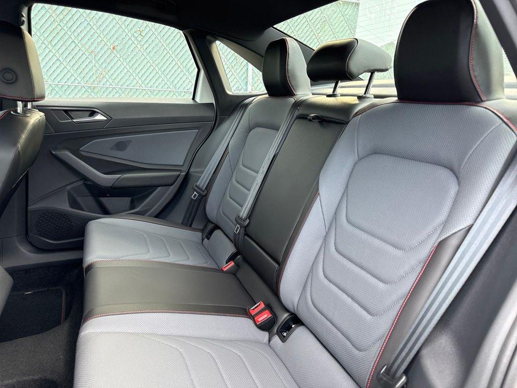 New 2026 Pure White w/Deep Black Roof Volkswagen 2.0T Autobahn image 21