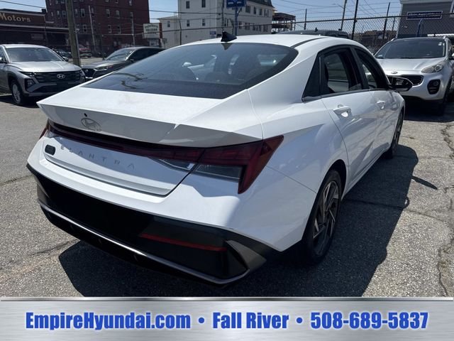 Used 2024 White Hyundai SEL image 6
