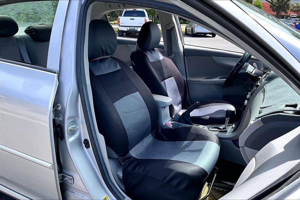 Used 2009 Silver Toyota Base image 7