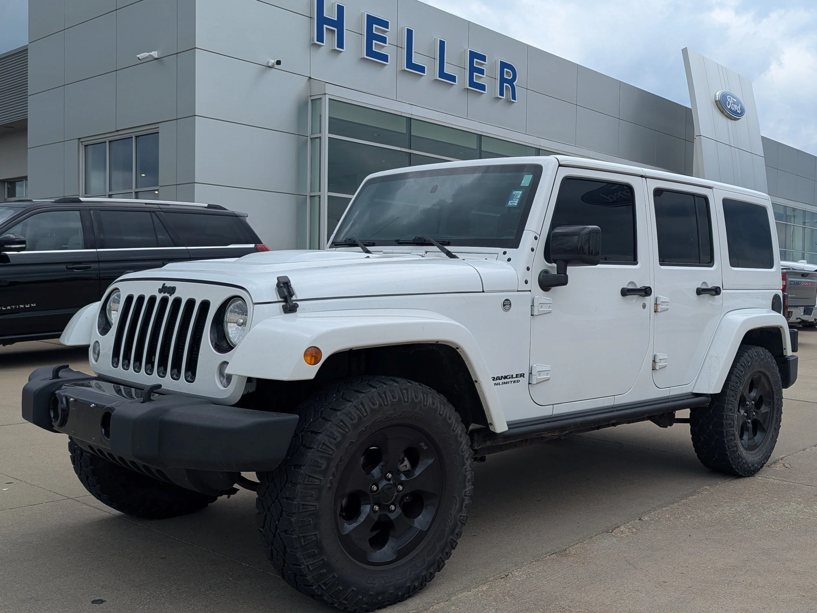 Used 2015 Bright White Clearcoat Jeep Sahara image 3