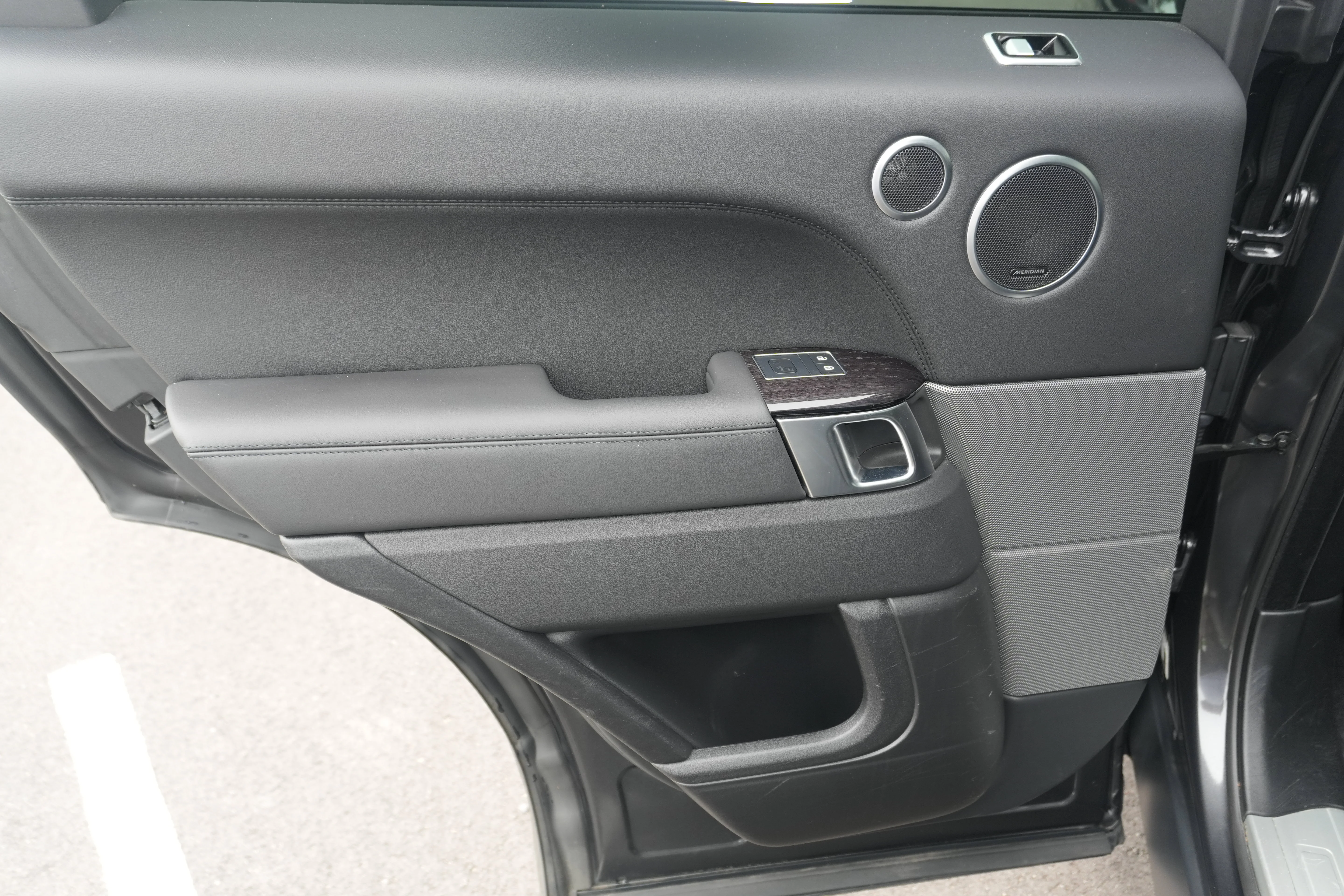 Used 2022 Eiger Grey Metallic Land Rover HSE Silver Edition image 24