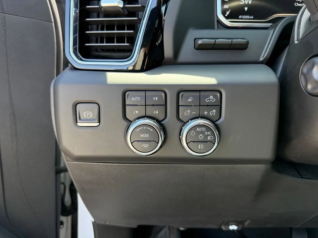 Used 2024 White Frost Tricoat GMC Denali image 30