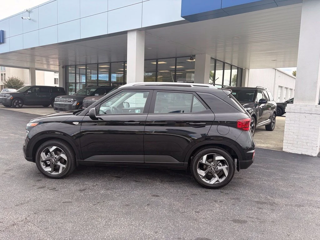 Used 2024 Onyx Black Hyundai SEL image 10