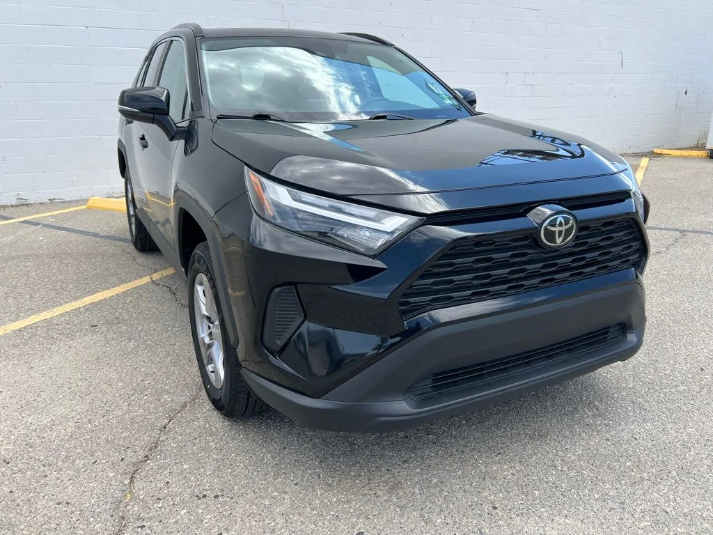 Used 2025 Midnight Black Metallic Toyota XLE image 8