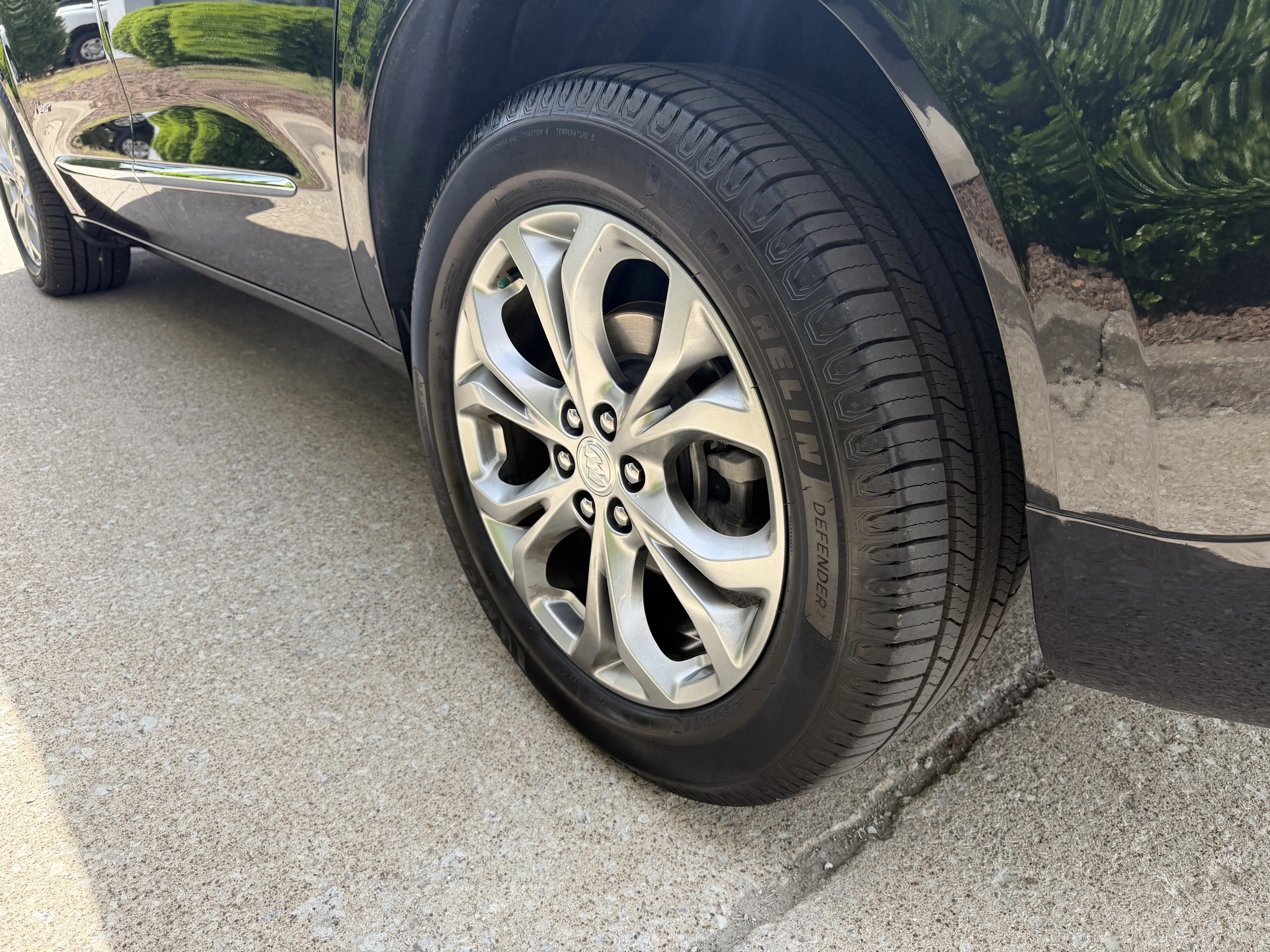 Used 2021 Ebony Twilight Metallic Buick Avenir image 14