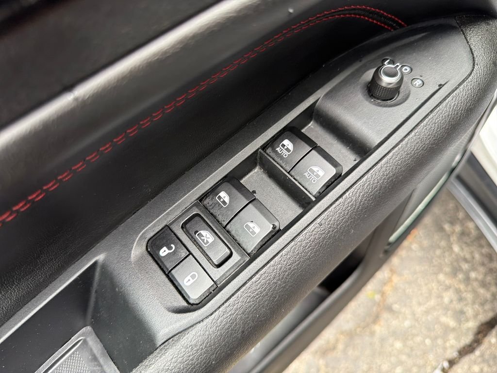 Used 2025 Silver Zynith Metallic Clearcoat Jeep Trailhawk image 14