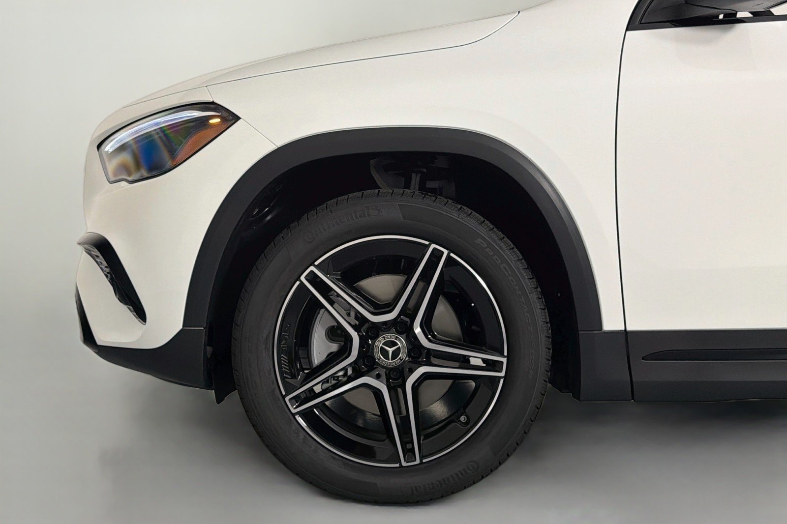 New 2026 Polar White Mercedes-Benz GLA 250 SUV image 9