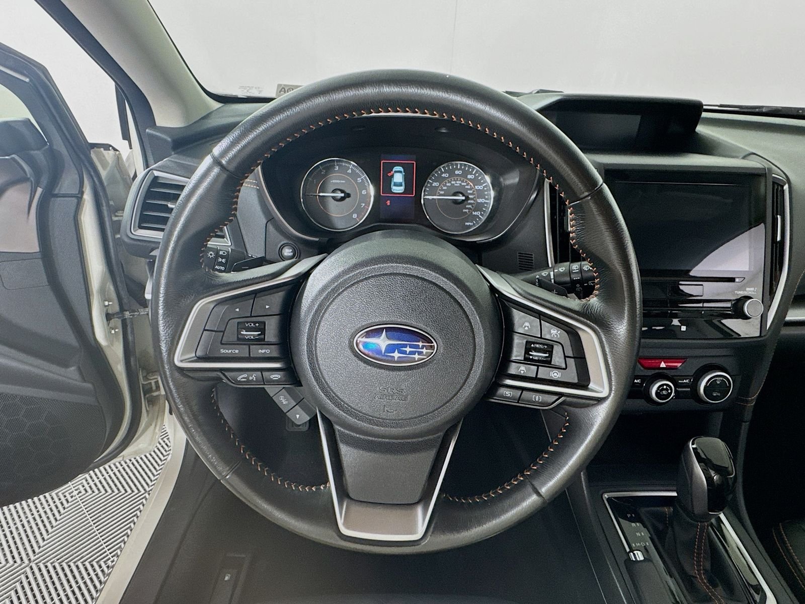 Used 2022 Crystal White Pearl Subaru Limited image 13