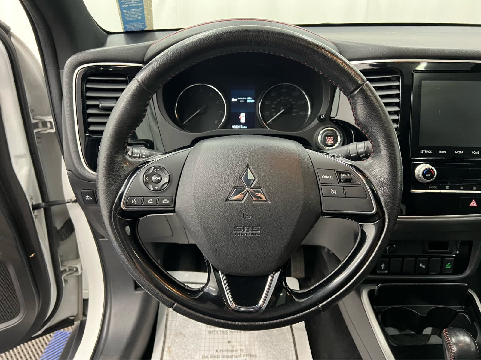 Used 2020 Pearl White Mitsubishi LE image 14
