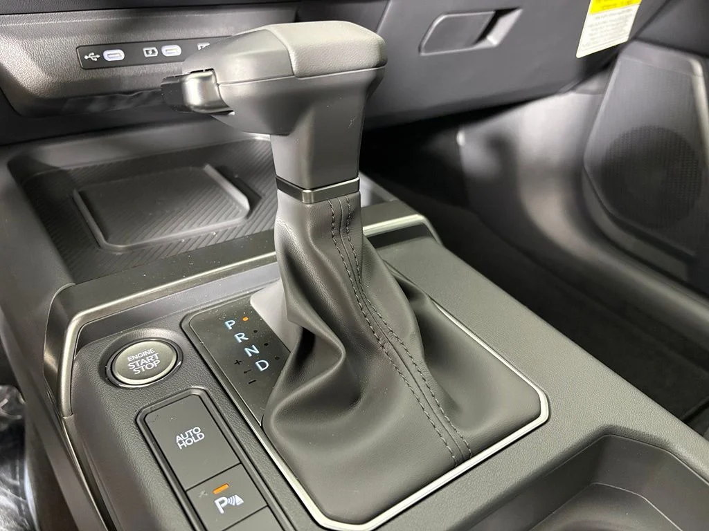 New 2027 Frost Blue / Black Roof Kia X-Line S image 32