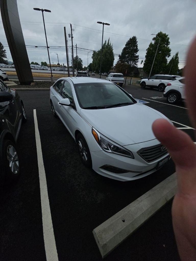 Used 2015 Quartz White Pearl Hyundai SE image 4