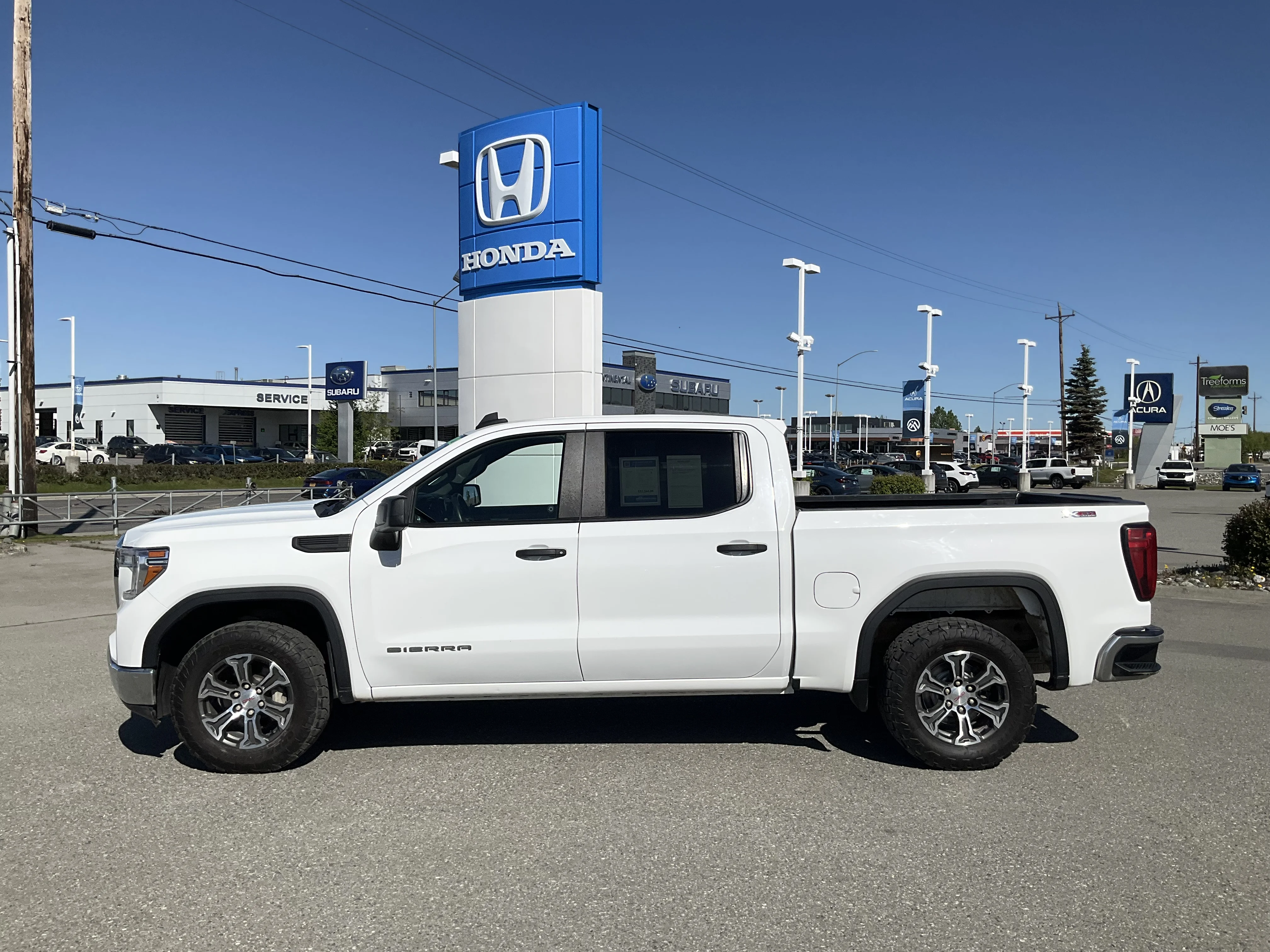 Used 2021 Summit White GMC  image 3