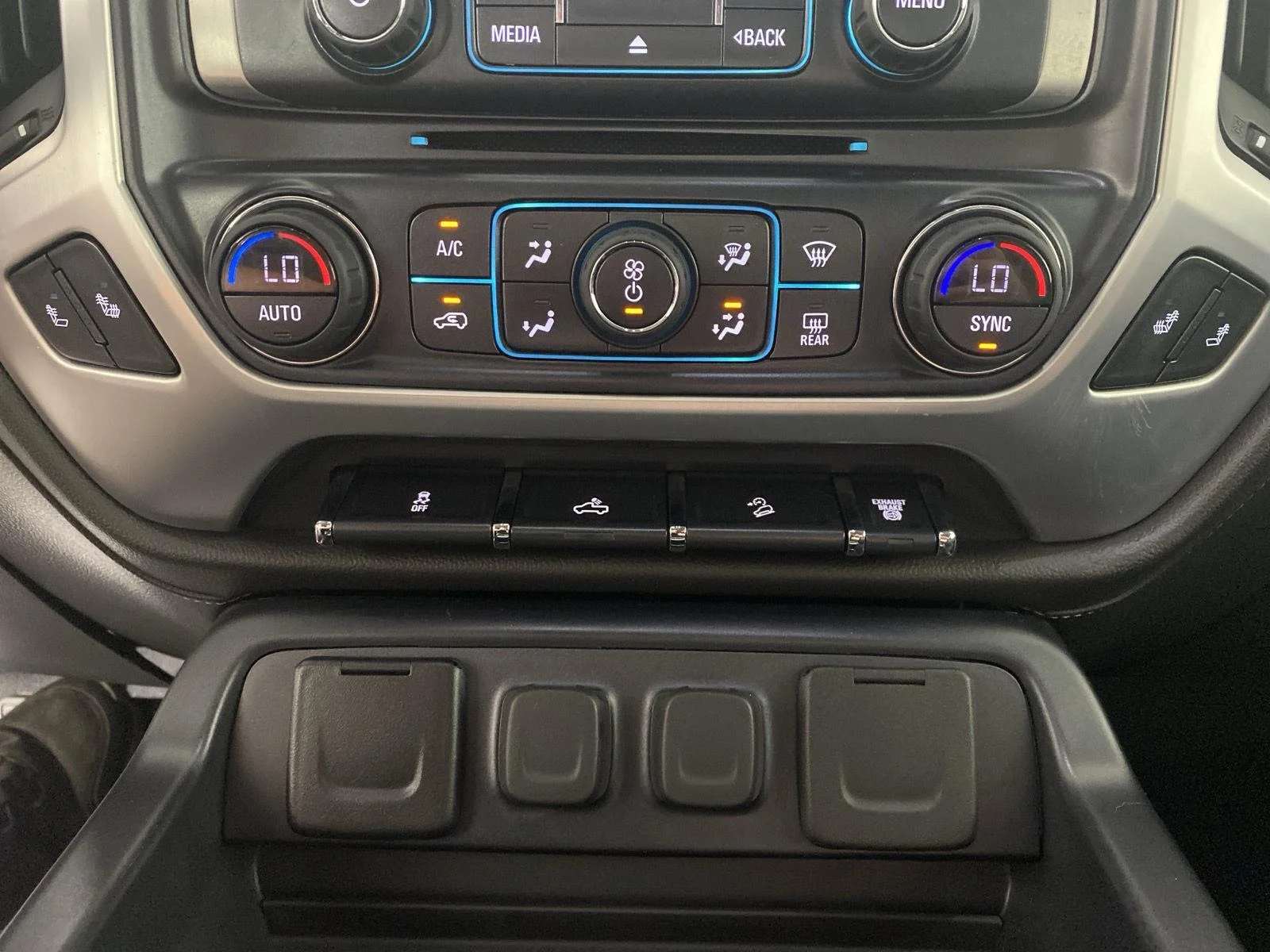 Used 2019 Onyx Black GMC SLE image 23