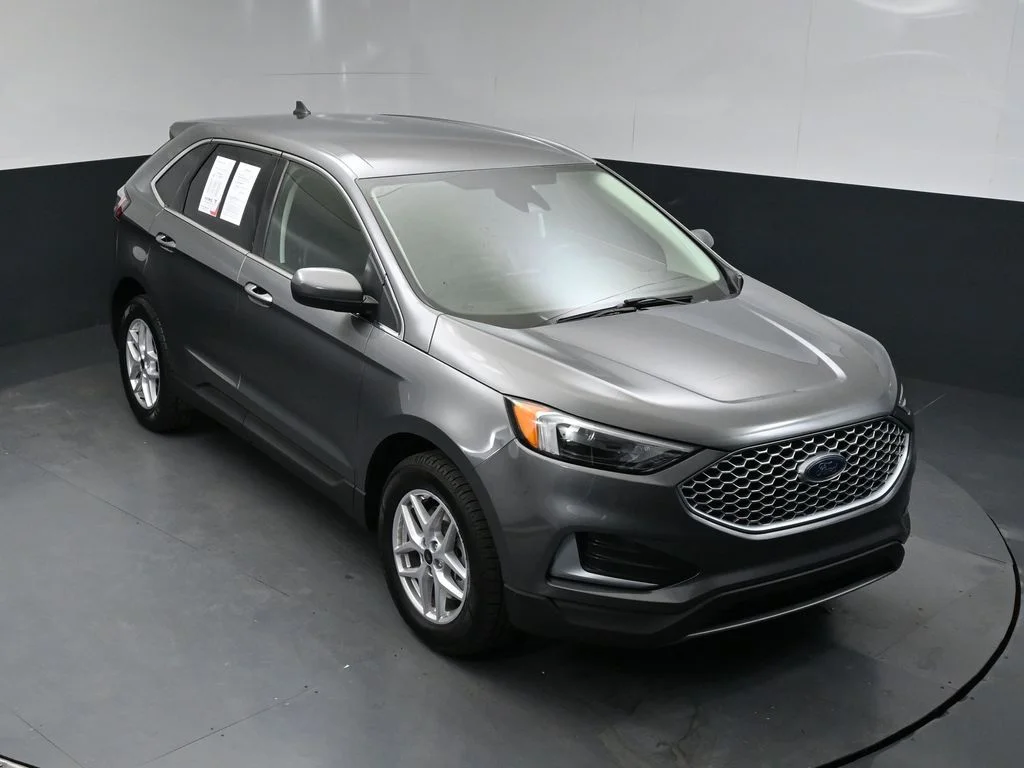 Used 2023 Gray Ford SEL image 35
