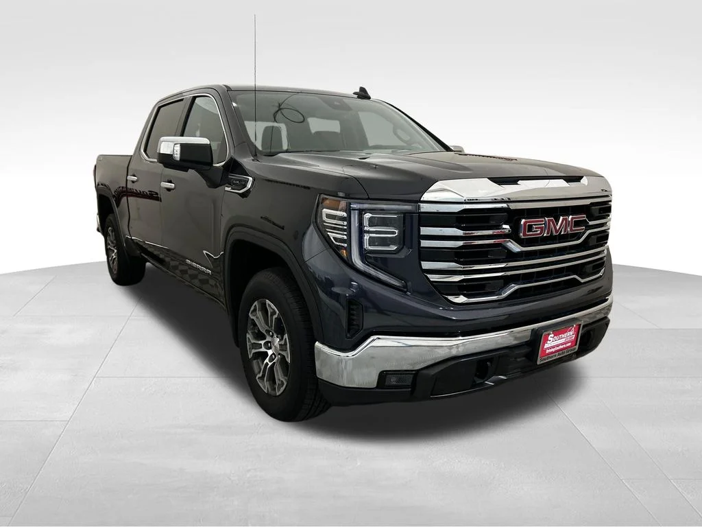Used 2025 Silver GMC SLT image 10