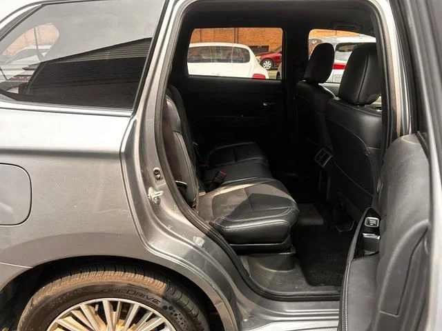 Used 2022  Mitsubishi  image 19