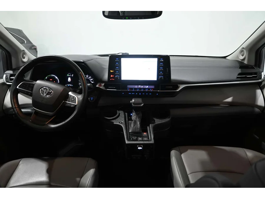 Used 2021 GRAY Toyota XLE Mobility Handicap Van image 22