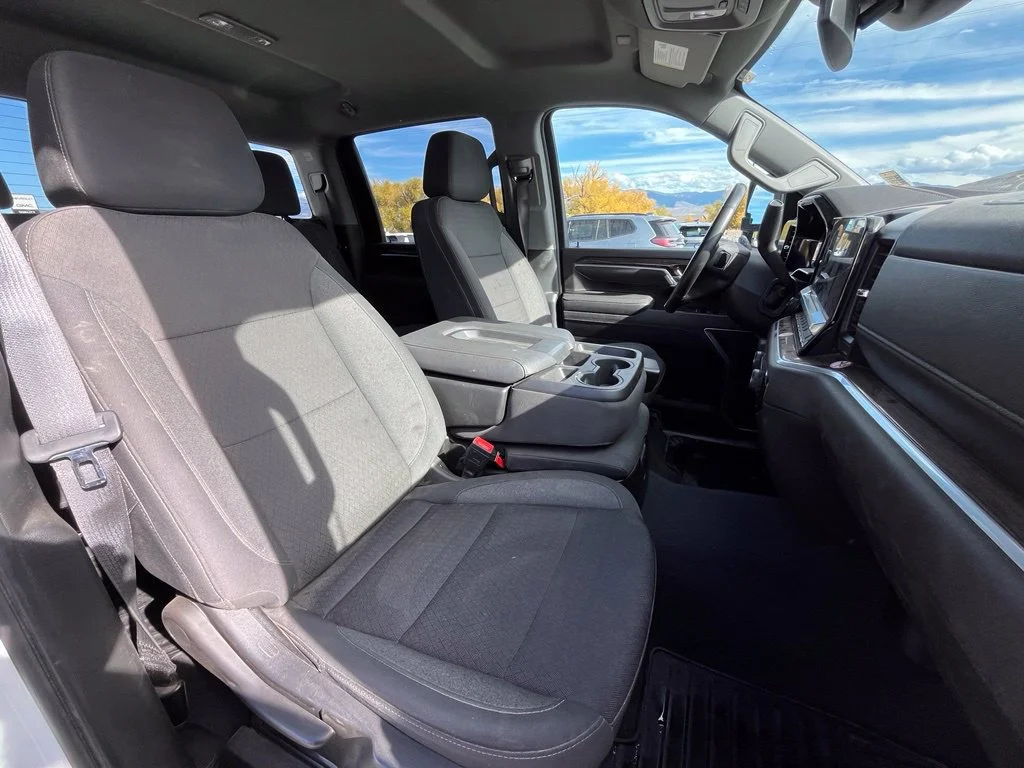 Used 2025 Summit White Chevrolet LT image 20