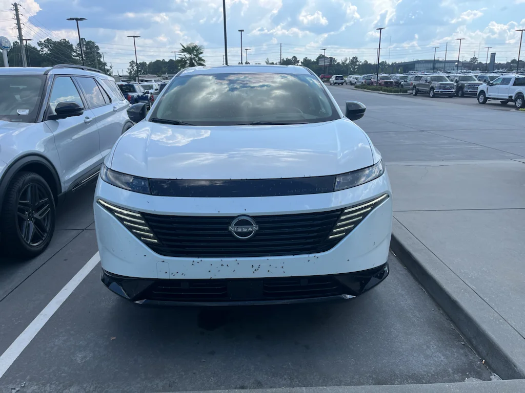 Used 2025 Everest White Pearl Tricoat Nissan Platinum image 1