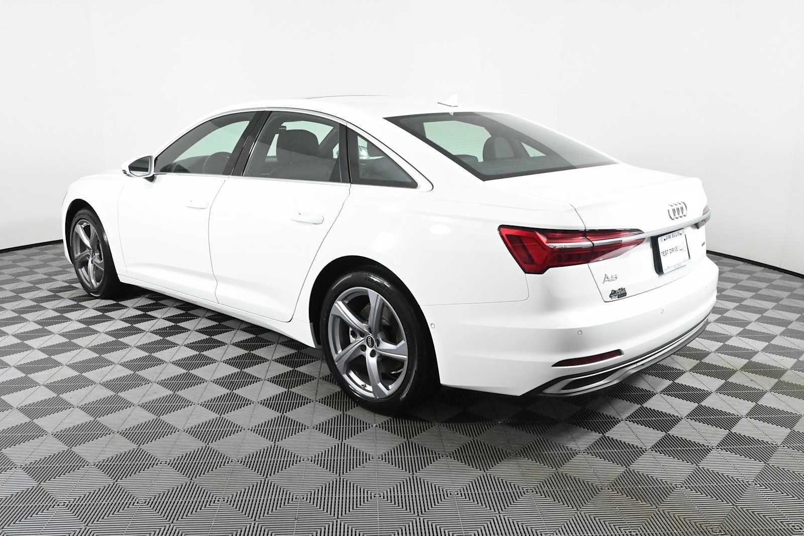 Used 2024  AUDI  image 7