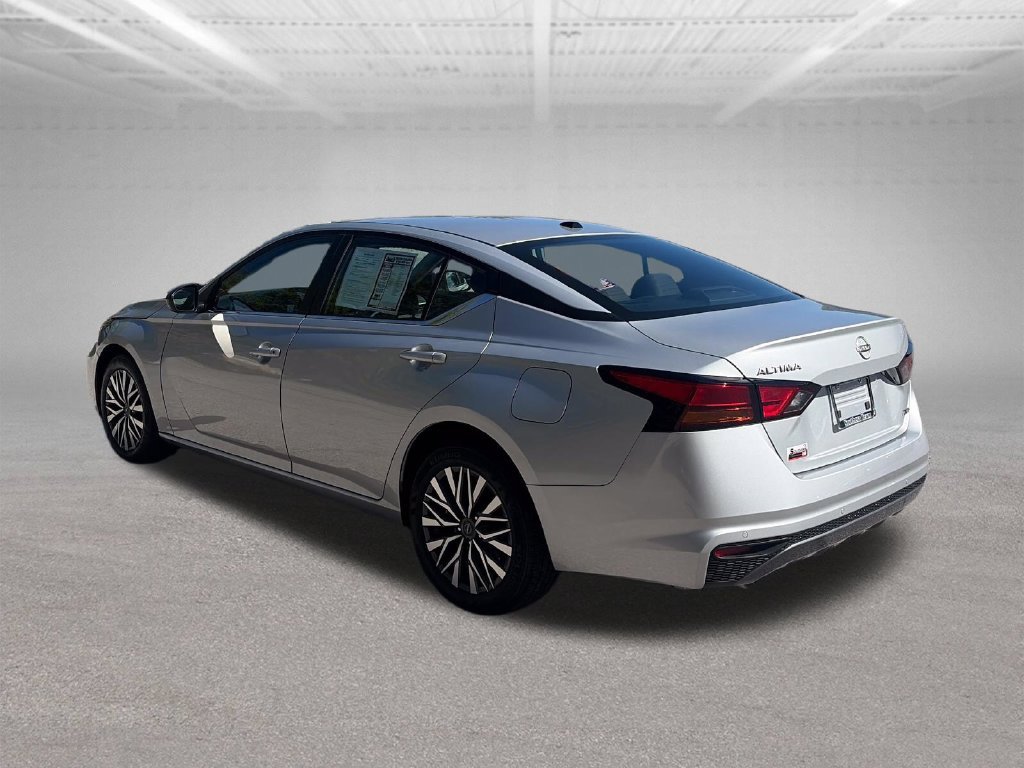 Used 2026 Brilliant Silver Metallic Nissan 2.5 SV image 4