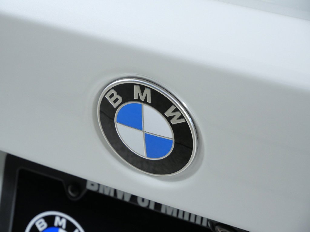 New 2026 Mineral White Metallic BMW 330i xDrive image 11