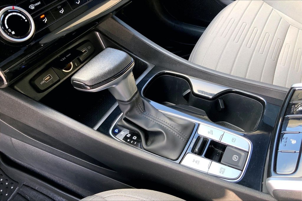 Used 2022 Green Hyundai SEL image 18