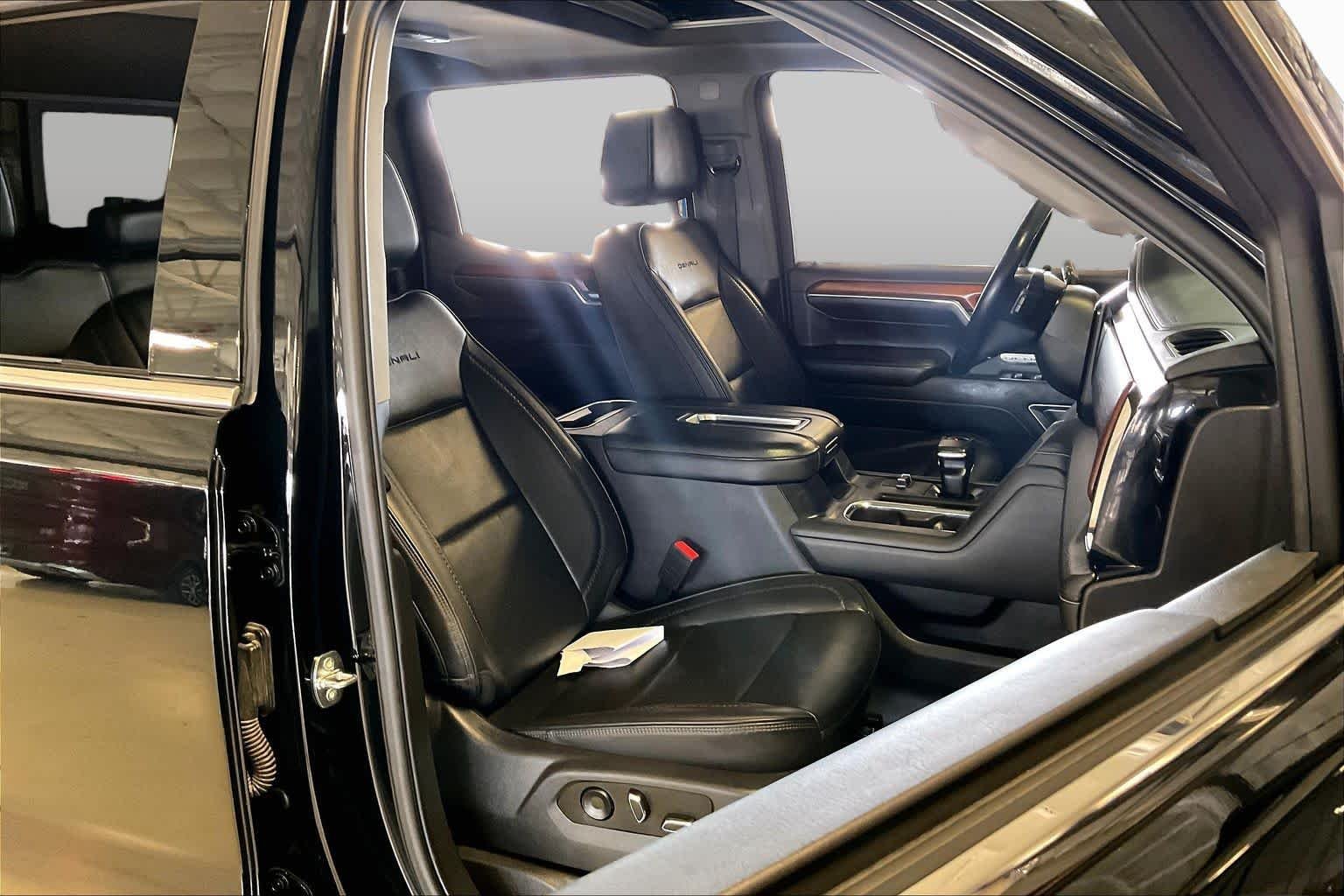 Used 2022 Onyx Black GMC Denali image 8