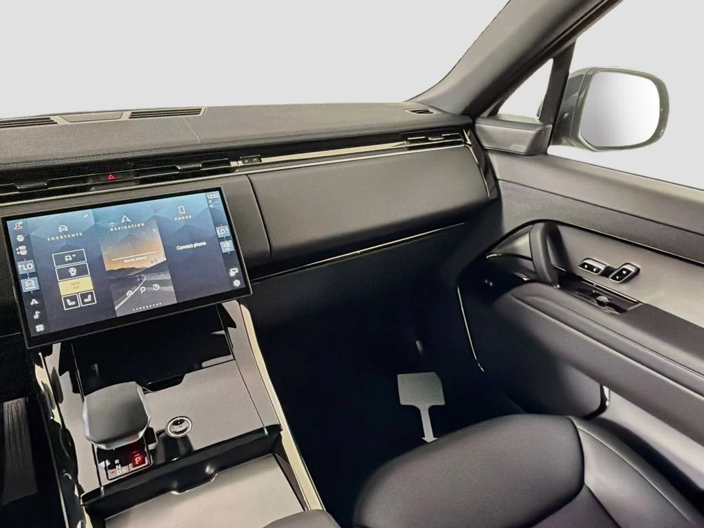 New 2027 Santorini Black Land Rover SE image 25