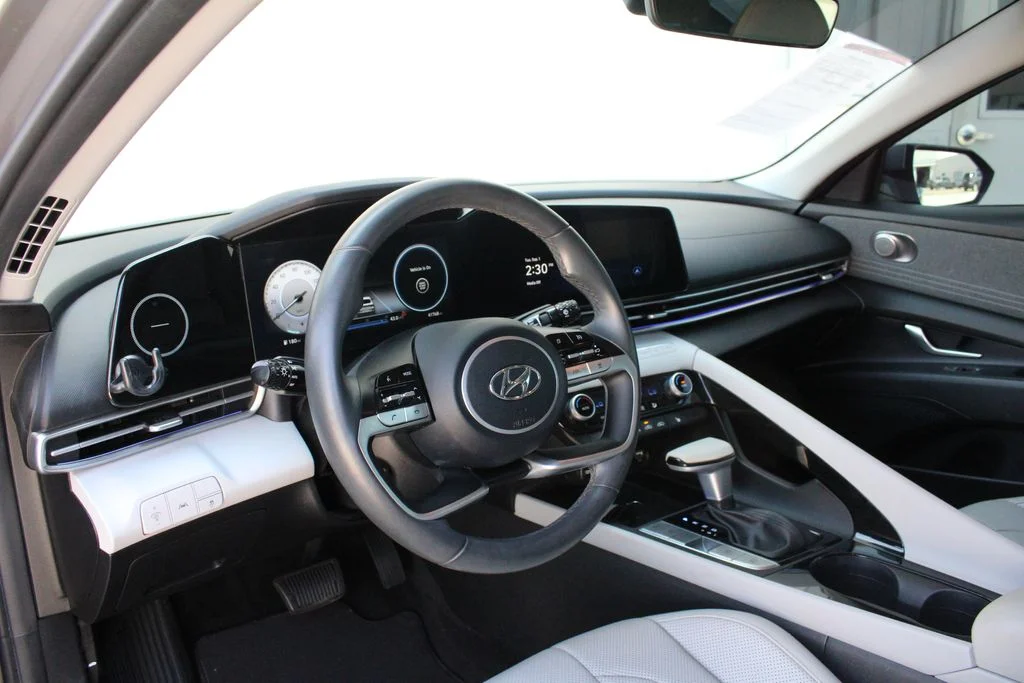Used 2023  Hyundai Limited image 2
