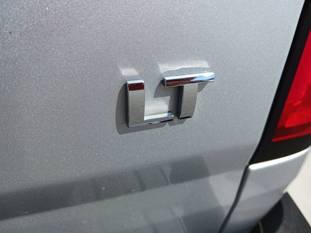 Used 2018 SILVER ICE METALLIC Chevrolet 4WD LT image 30