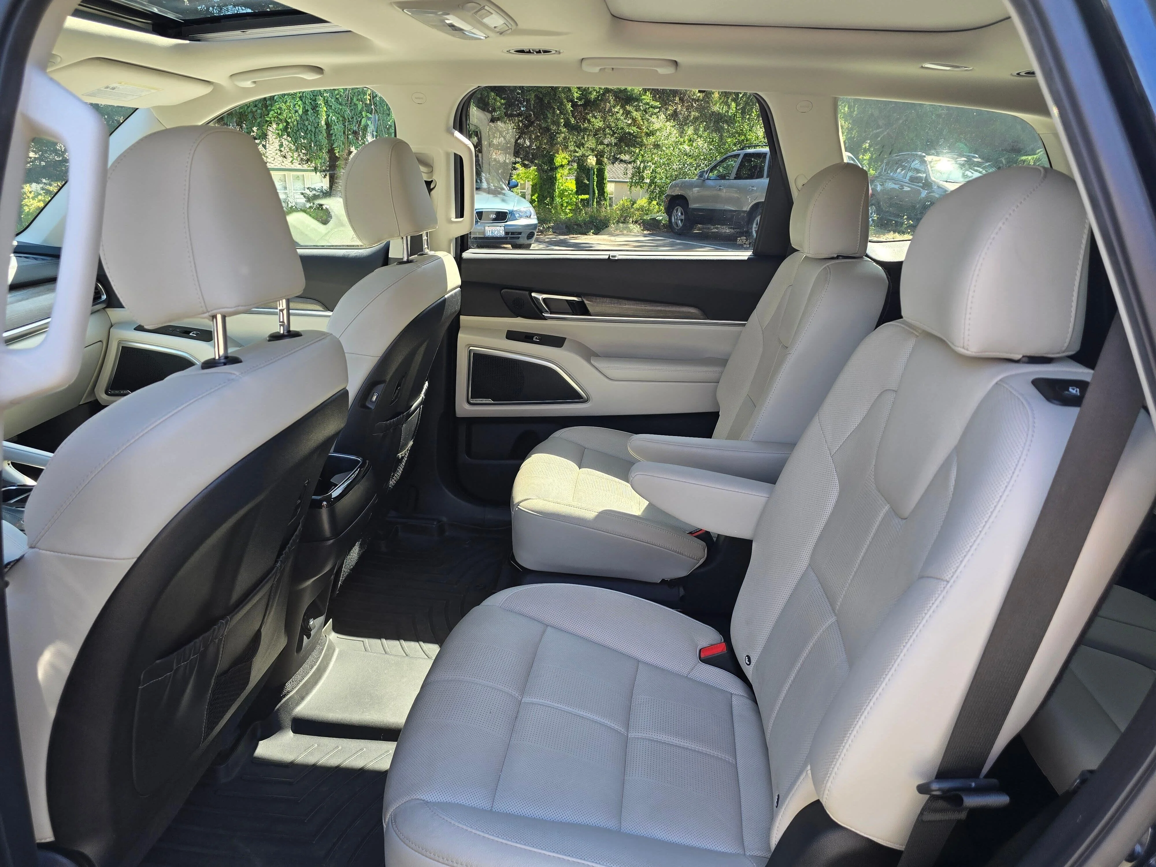Used 2020 Ebony Black Kia SX image 10