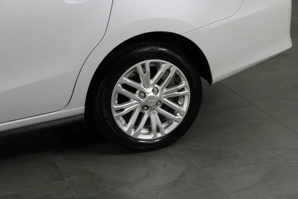 Used 2024  Mitsubishi ES image 14