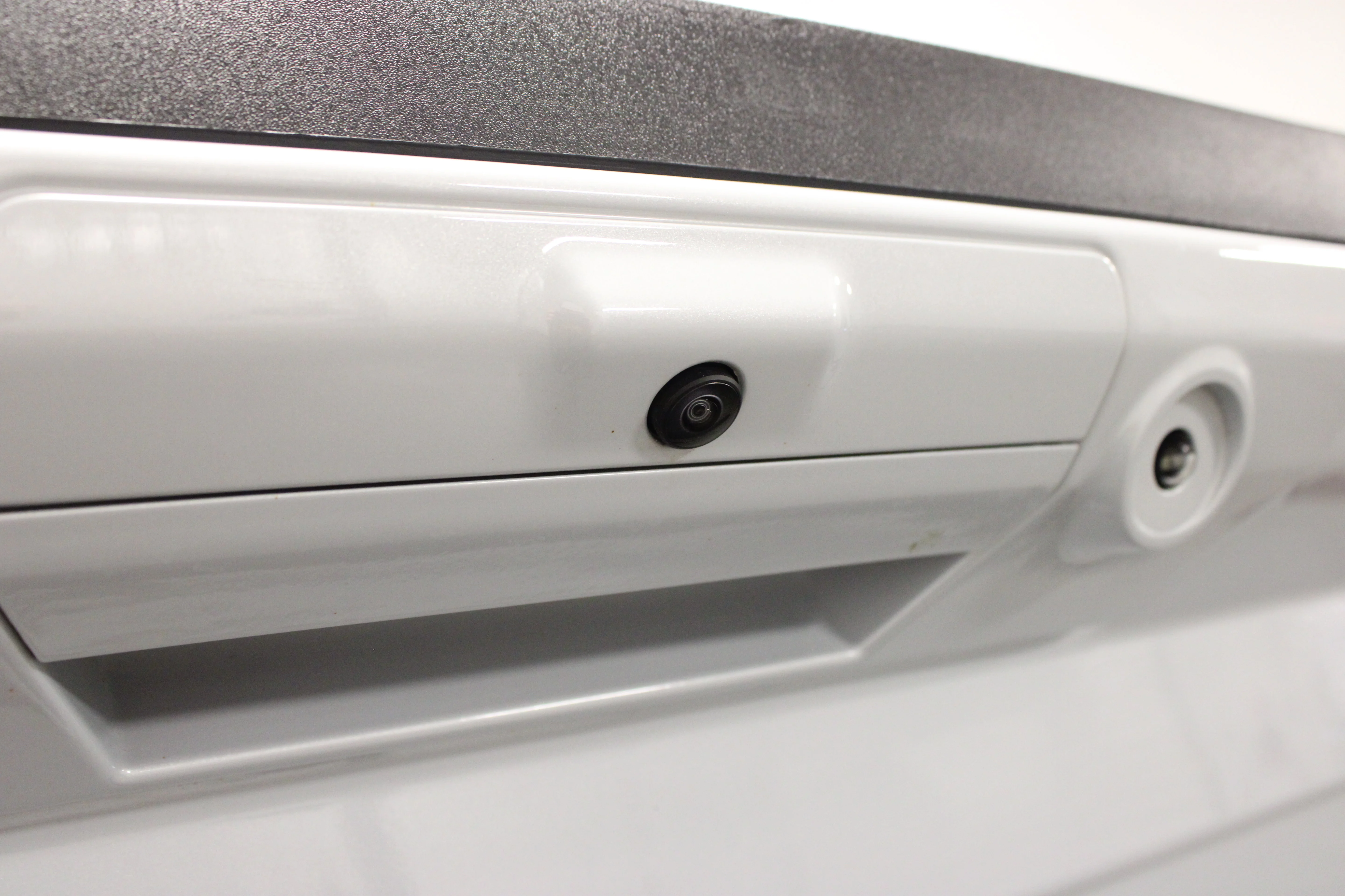 Used 2025 Space White Metallic Ford LARIAT image 16
