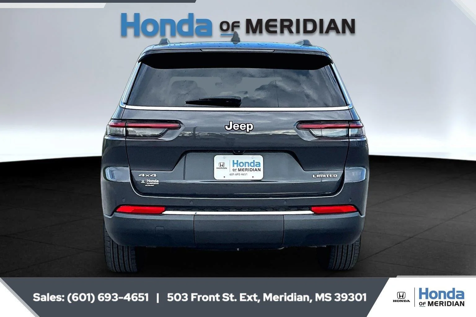 Used 2025 Baltic Gray Metallic Clearcoat Jeep Limited image 4