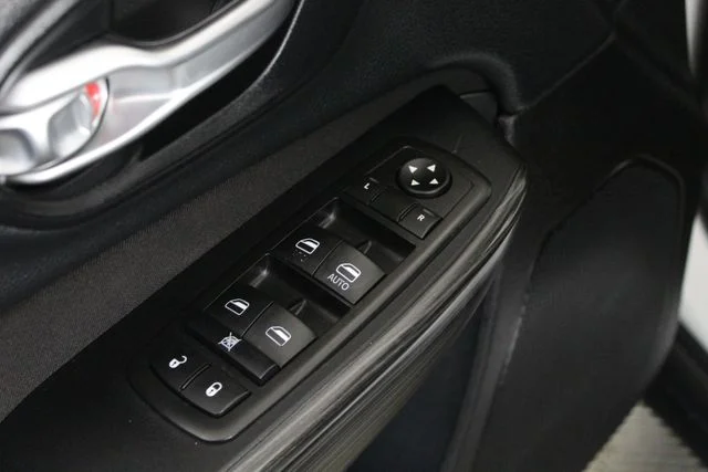 Used 2015 White Jeep Latitude image 14