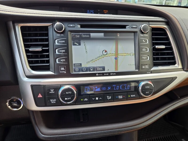 Used 2018 Blizzard Pearl TOYOTA LIMITED PLATINUM V6 AWD image 31