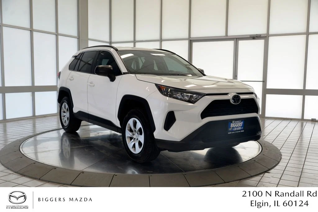 2019 Toyota RAV4 LE FWD's photo