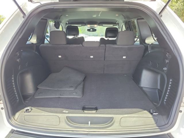 Used 2022 White Jeep Laredo E image 9
