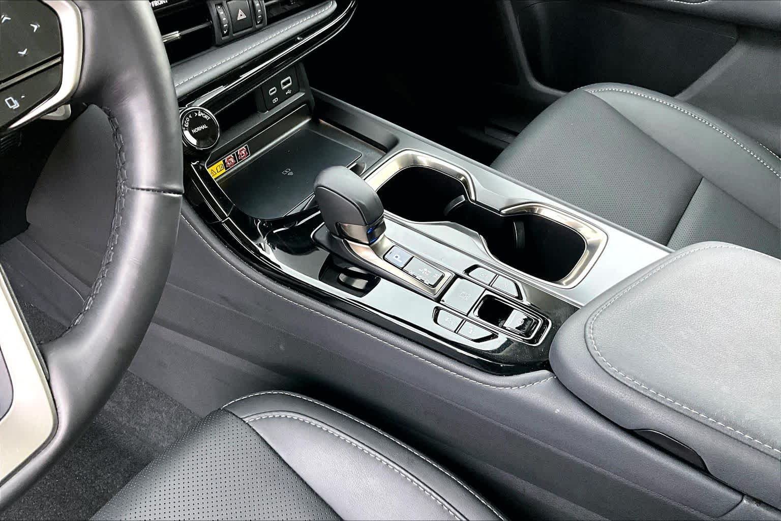 Certified Used 2025 SONIC CHROME Lexus Premium image 17